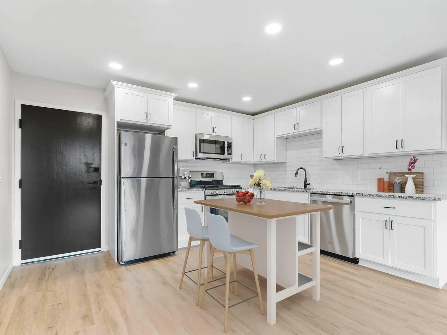 1 bed, 640 sqft, $1,399 — Photo 2