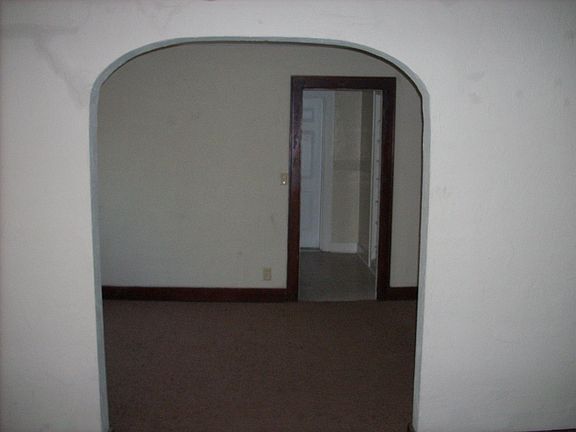 3rd image of 604 SW 26th St