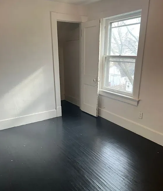 3 bed, 1.0 bath, $1,220 — Photo 2