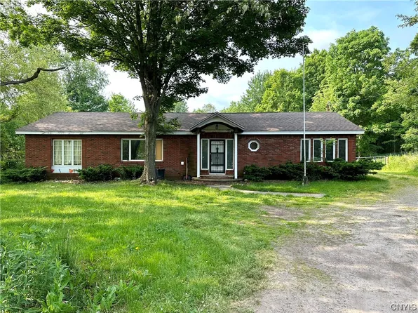 867 Middle Rd, Oswego, NY 13126