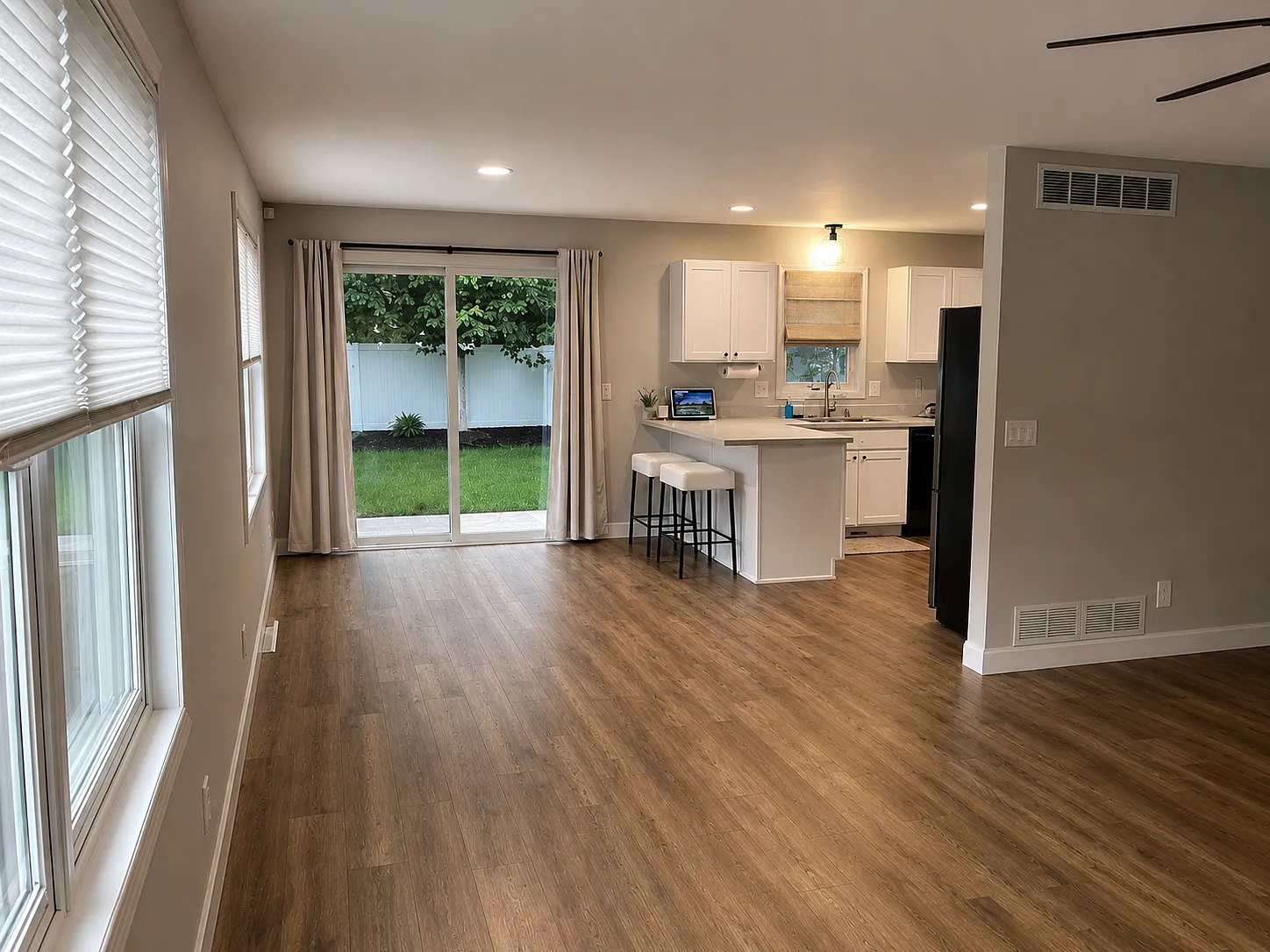3 bed, 2300 sqft, $2,995 — Photo 3