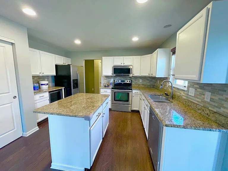 1670 Primrose Ave — Photo 12