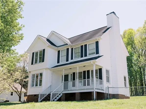 3748 Signet Dr, Winston Salem, NC 27101