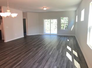 201 Wilbur Lake Dr, Fuquay Varina, NC 27526