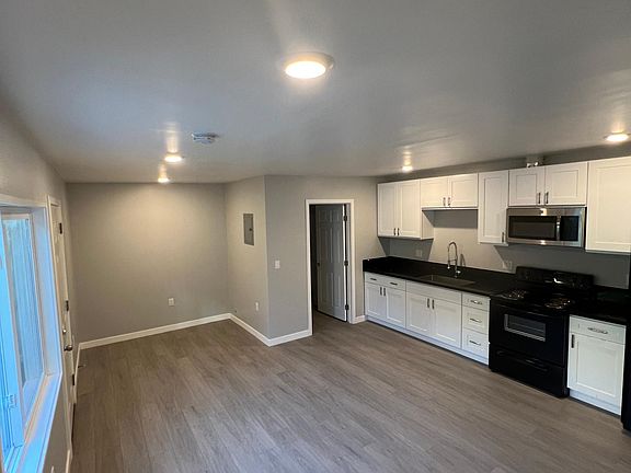 2nd image of 4625 Sylmar Ave APT 110