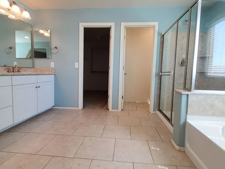 3031 E Regina St — Photo 11