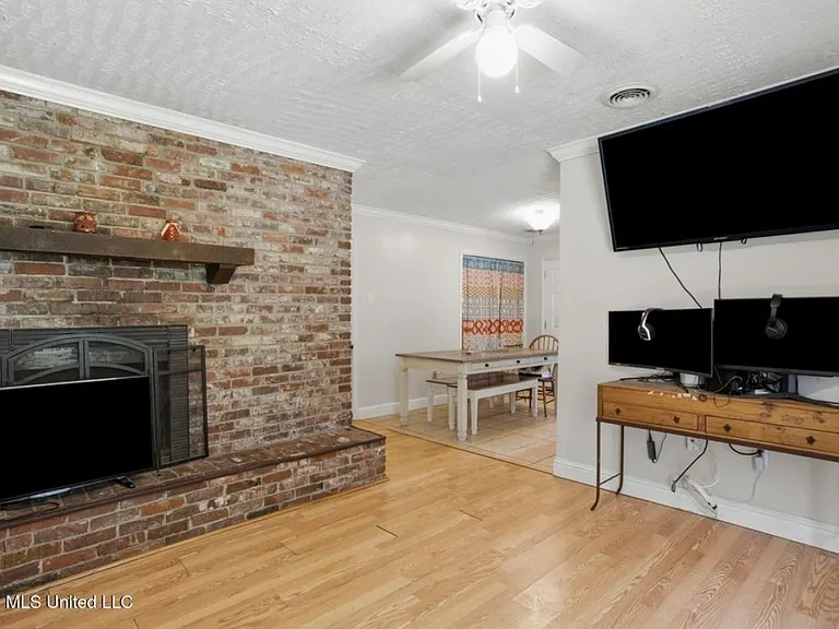 211 Baugh St #1 — Photo 3