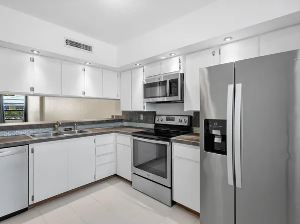 3716 Whitehall Drive #103, West Palm Beach, FL 33401