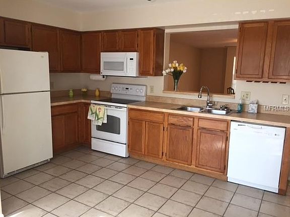 3rd image of 2927 Embassy Ct