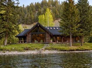 49622 Gallatin Rd, Gallatin Gateway, MT 59730