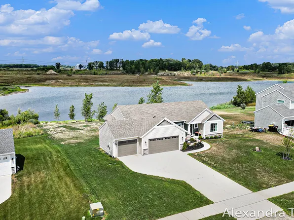 251 Warbler Dr, Caledonia, MI 49316