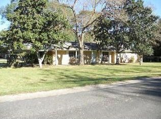 101 Irwin Rd, West Columbia, TX 77486