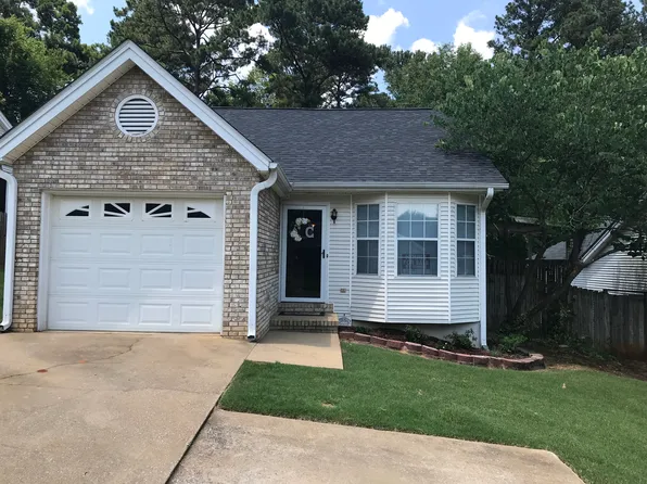 820 Windsong Dr, Northport, AL 35476