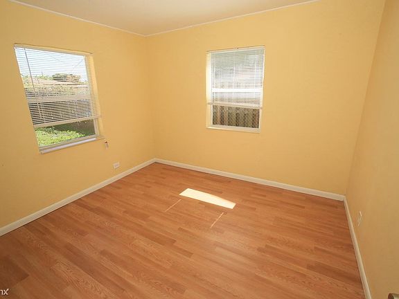 5th image of 404 NW 19th Ave