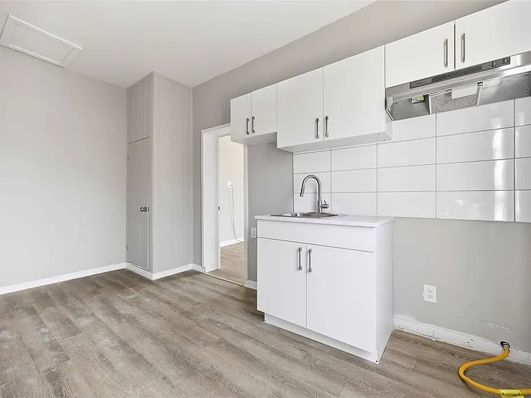 131 Margaret Ave #5 — Photo 5