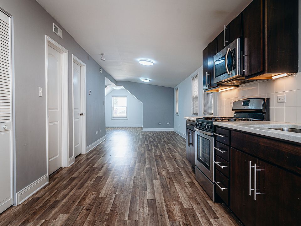 1st image of 2927 W Lyndale St Unit 2