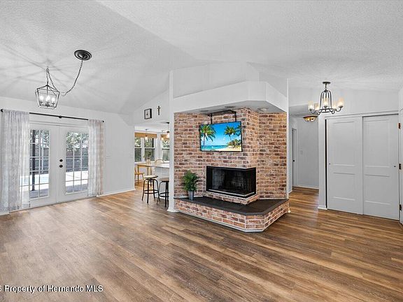 3rd image of 4498 Plumosa St