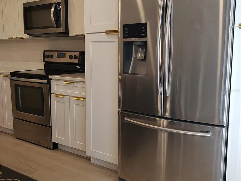 404 King Louis Ct — Photo 9