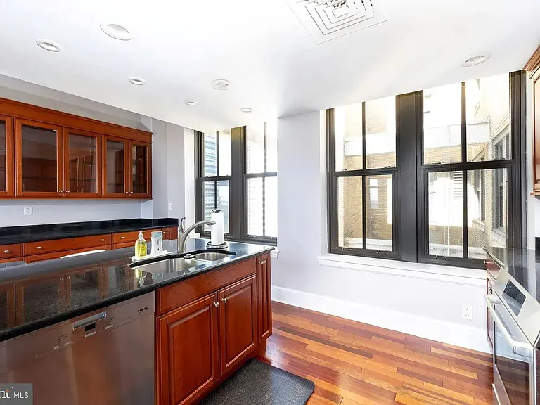 1500 Chestnut St #20A — Photo 3