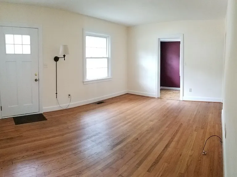 702 Tanyard St — Photo 2