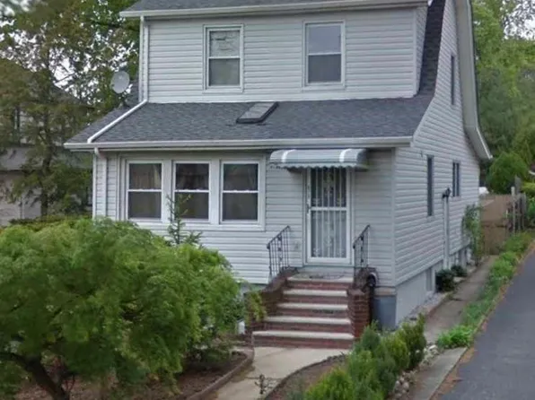 975 Virgil Ave, Ridgefield, NJ 07657
