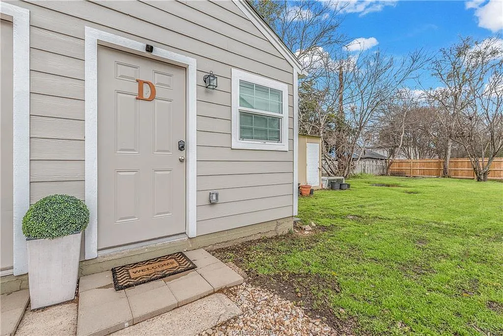 1 bed, 240 sqft, $900 — Photo 3