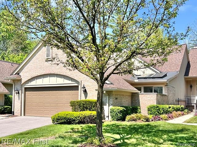 1st image of 2483 Hickory Glen Dr #3