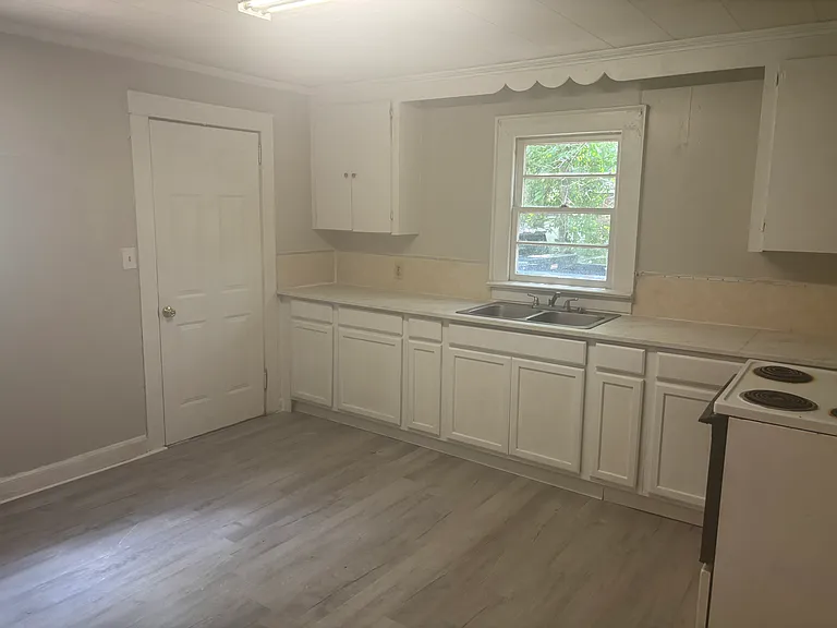 713 Congress St — Photo 3