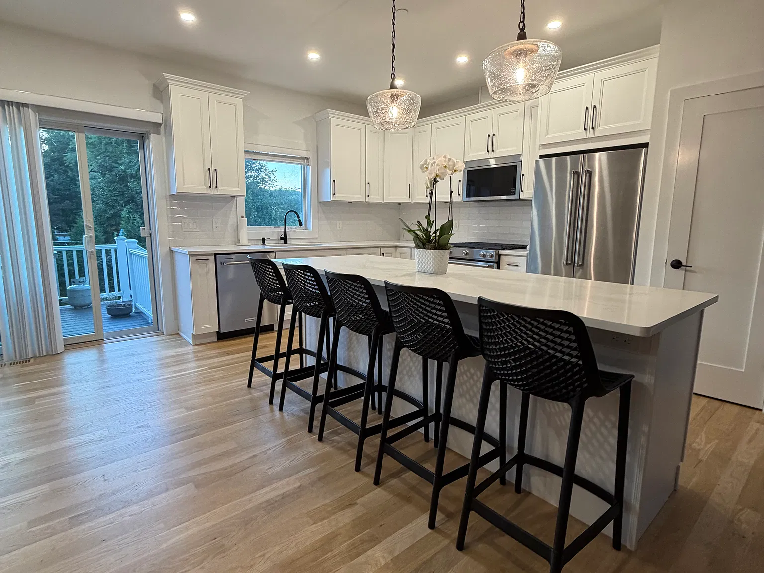 4 bed, 3.5 bath, 2650 sqft, $10,500 — Photo 2