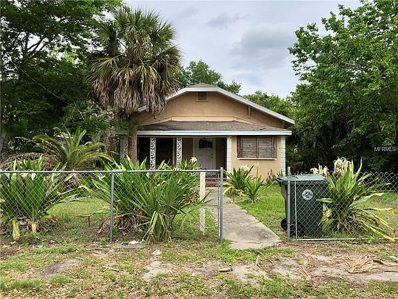 2nd image of 704 Park Dr