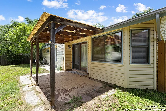 6726 Country Field Dr — Photo 23