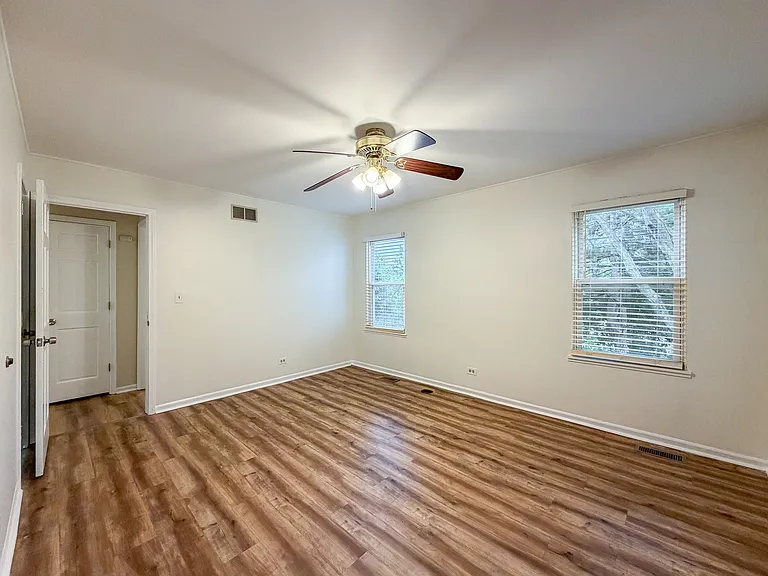 2436 Devonshire Ct — Photo 14