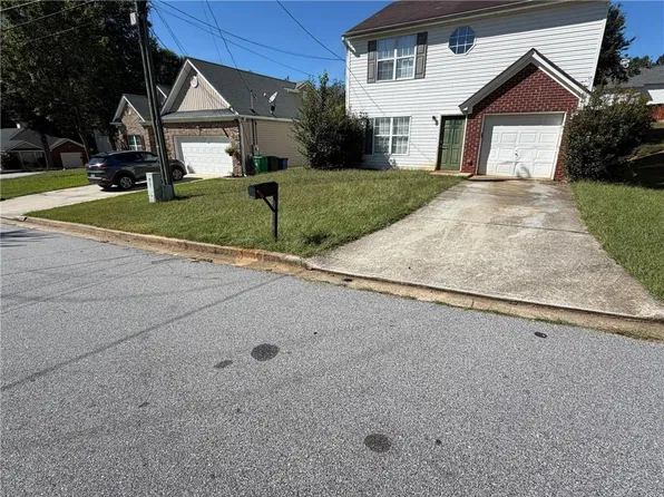 6692 Browns Mill Trl, Lithonia, GA 30038