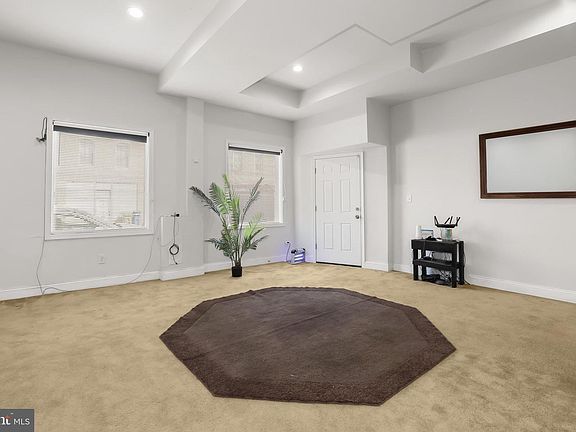 3rd image of 3701 E Lombard St