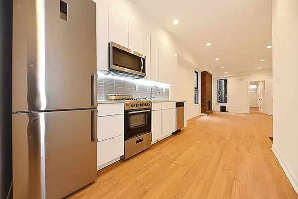 Rented by Buchbinder & Warren | media 27