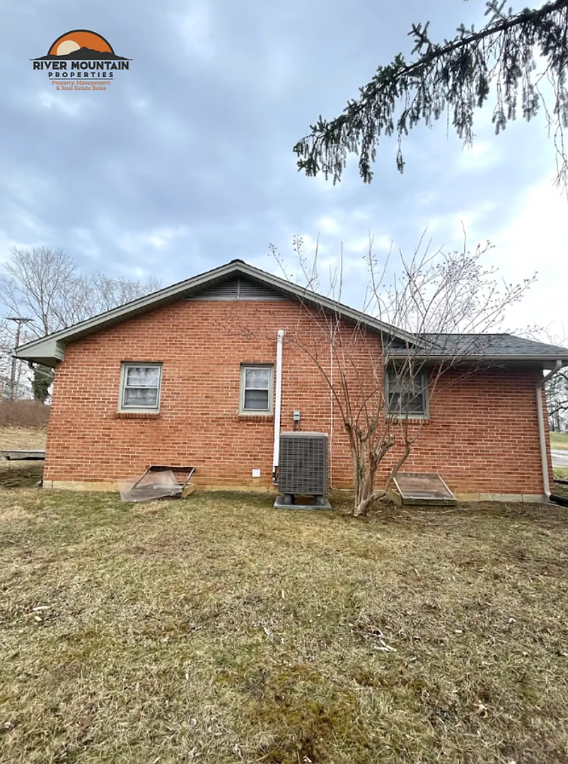 Building Photo - 600 Broce Dr