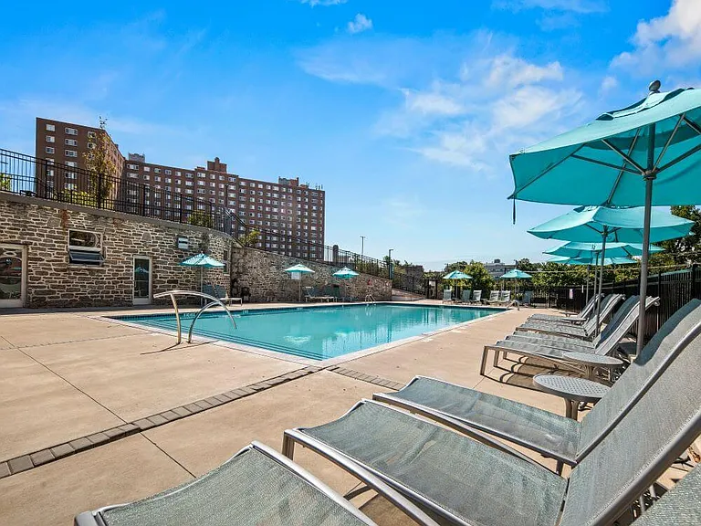100-york-amenities-exteriors-6r