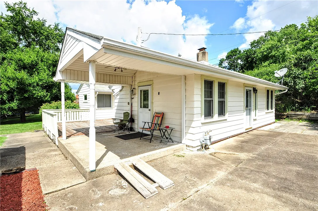 126 Hillview Rd photo 1