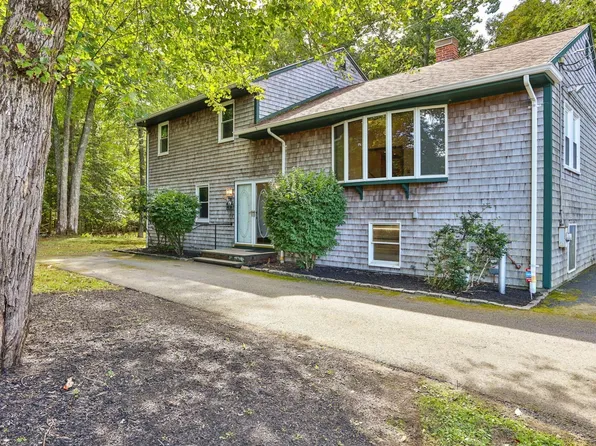 6 Mapleton St, Acushnet, MA 02743