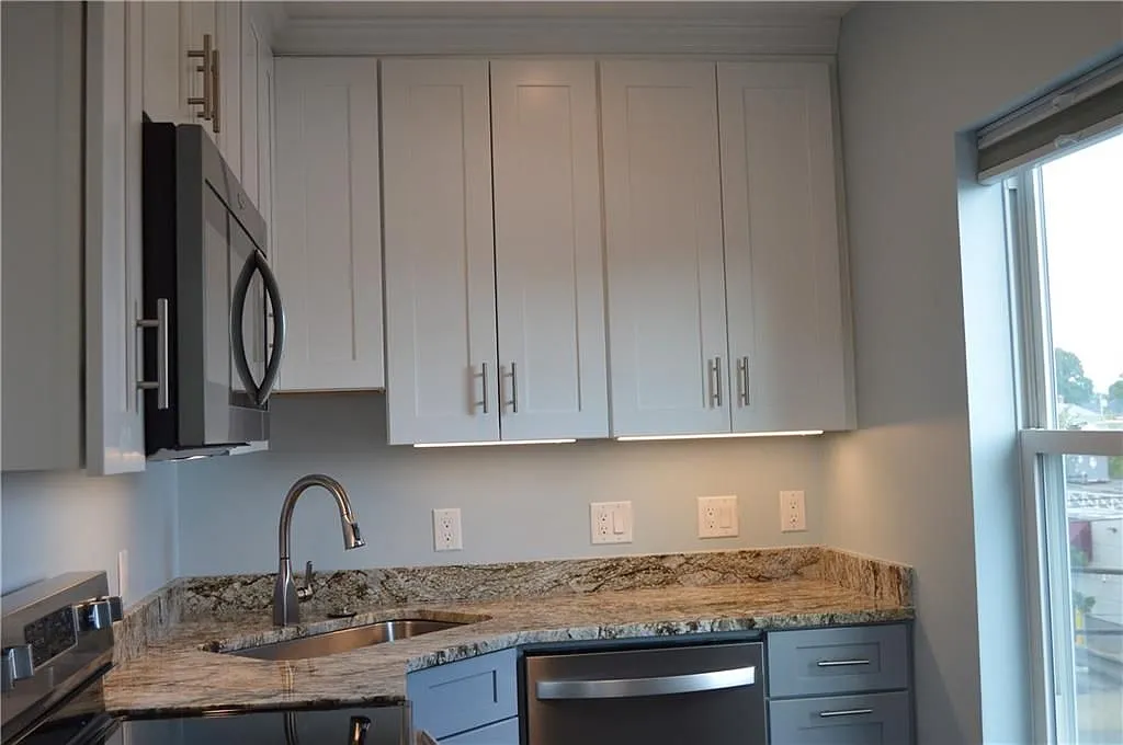 1 bed, 1.0 bath, 420 sqft, $1,200 — Photo 1