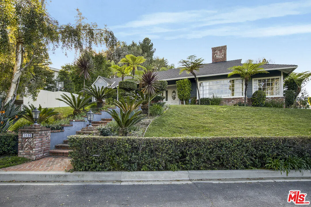 5 bed, 5.0 bath, 3574 sqft, $12,900 — Photo 3