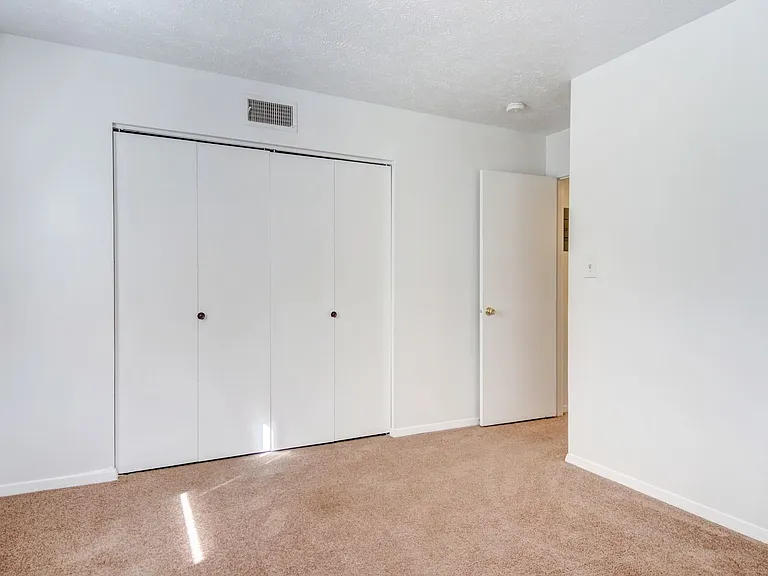 Highland Hills Apartments — Photo 10