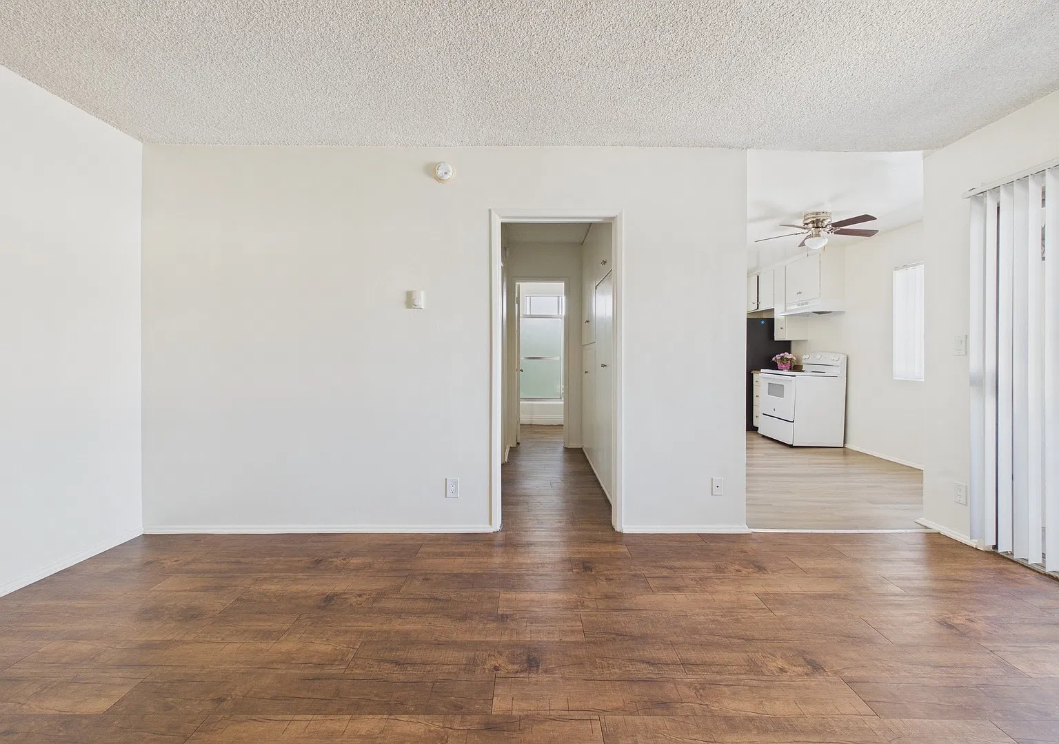Sepulveda Manhattan Apartments — Photo 3