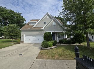 927 Hugh Ln, Chesapeake, VA 23322