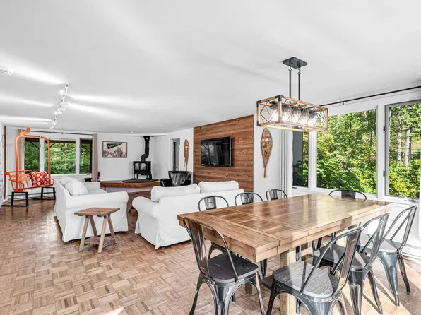 24 Mowrey Road, Jamaica, VT 05343