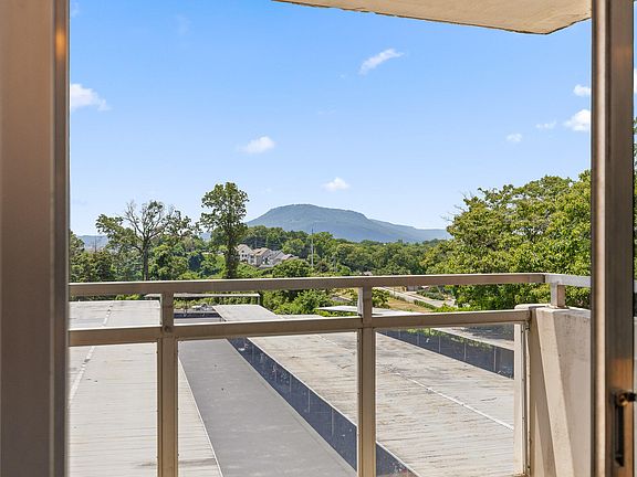2nd image of 1131 Stringers Ridge Rd APT 4G
