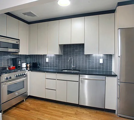 Sold by The Marketing Directors (Arias) | media 2