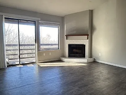 970 N Lewis Ave — Photo 5
