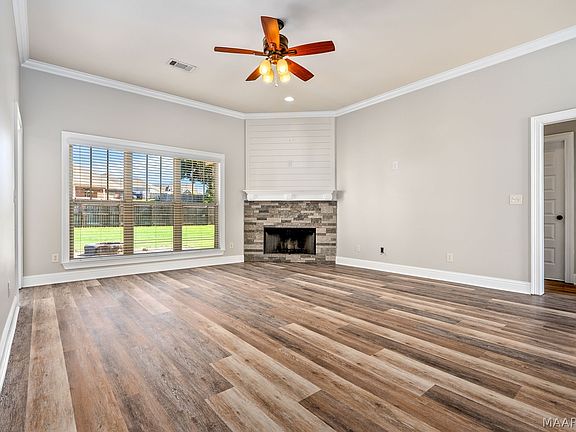 5th image of 520 Stonegate Trl