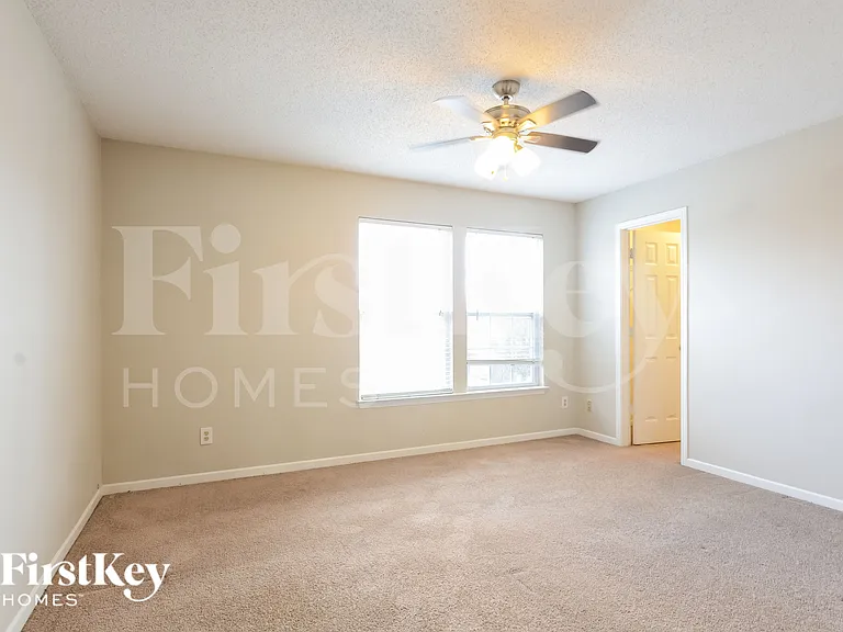 10735 Cyrus Dr — Photo 13